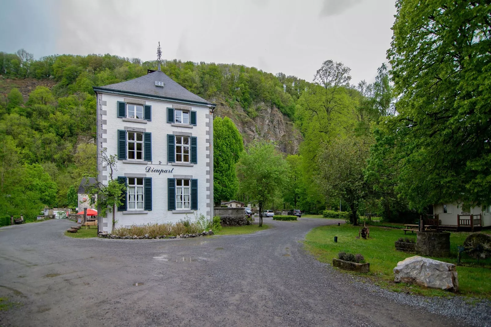 Appartement voor vier Domain Château Dieupart-Außenbereich Sommer