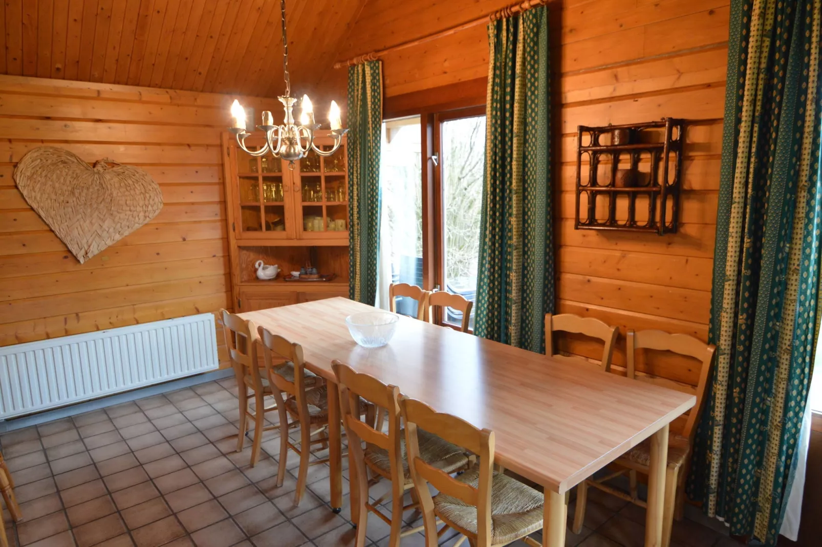 Névada pour huit-Dining room