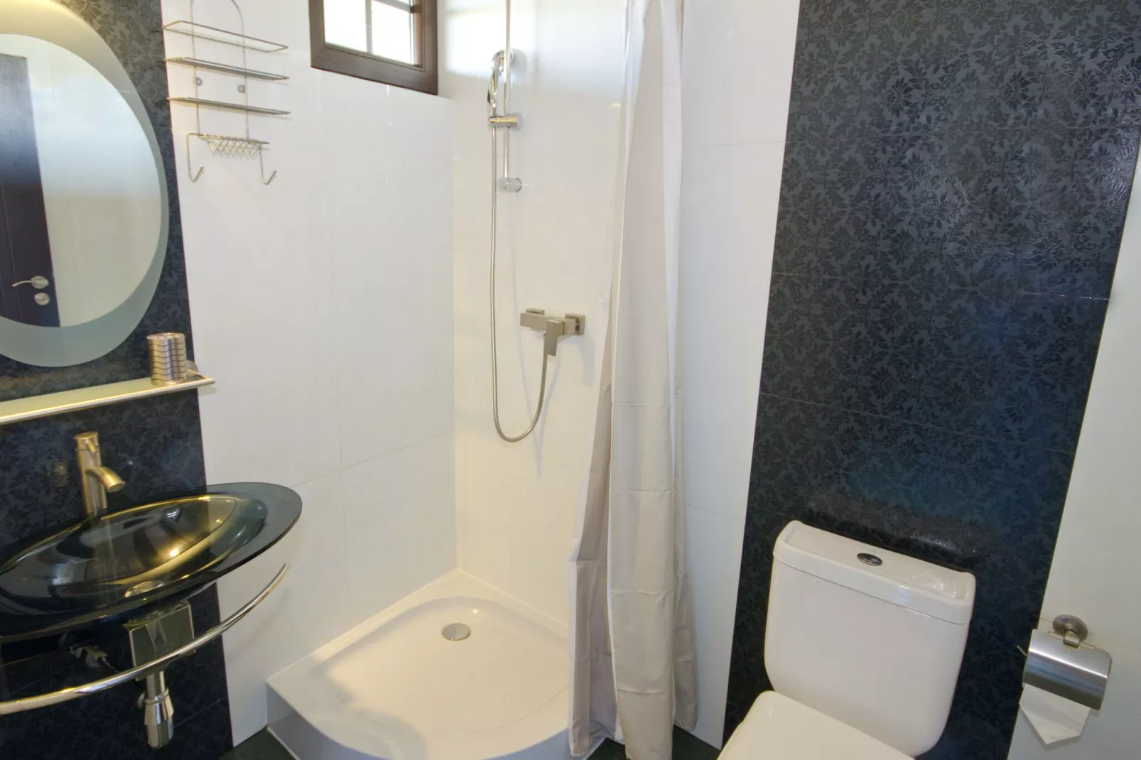 Studio-Bathroom