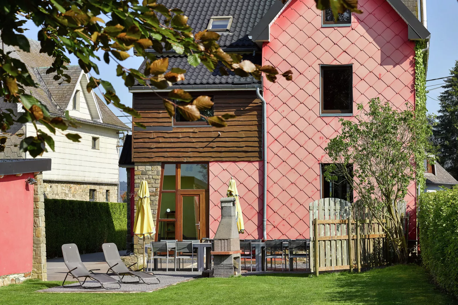 Ludogite-Exterior summer