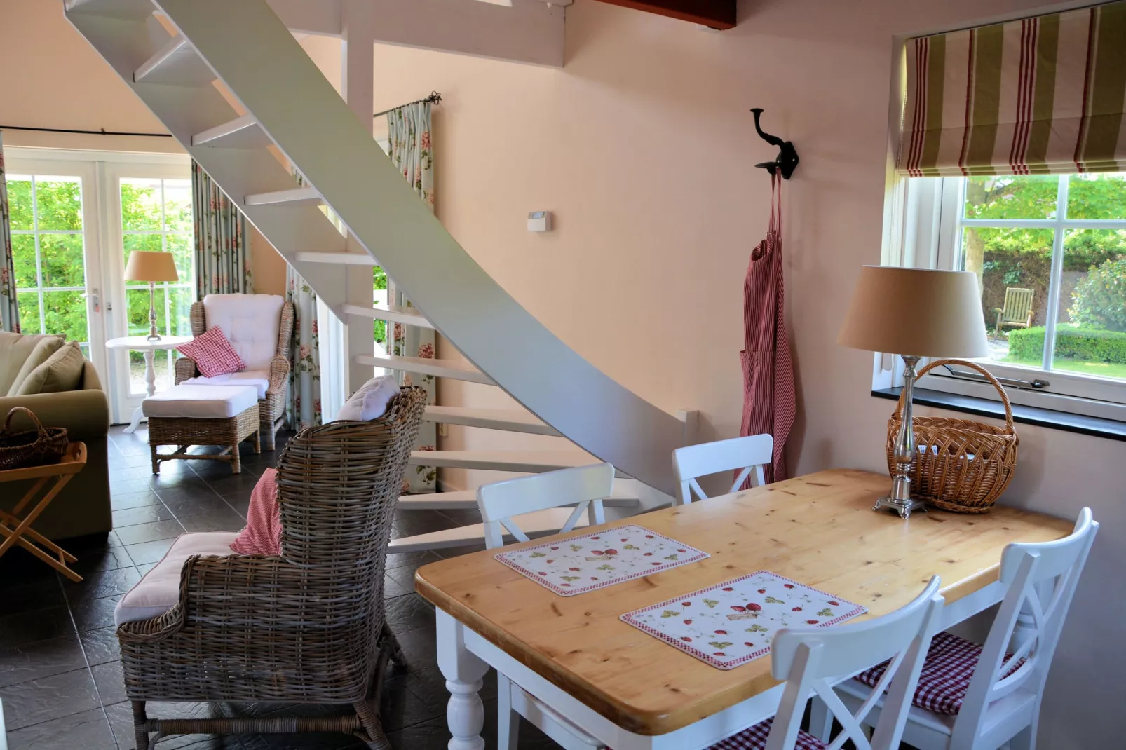 Searose-Dining room