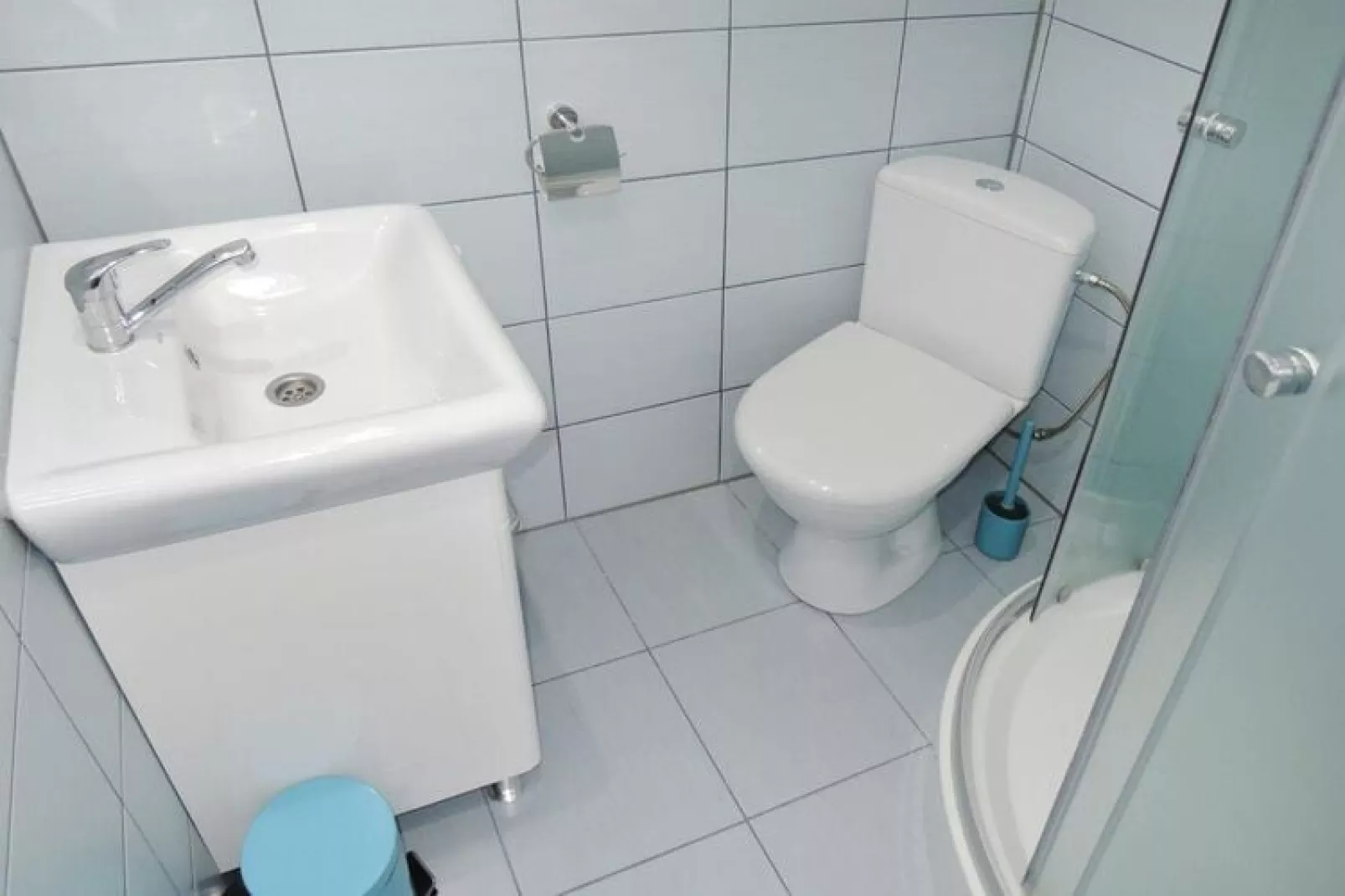 Spacious holiday home in Sieroslaw-Bathroom