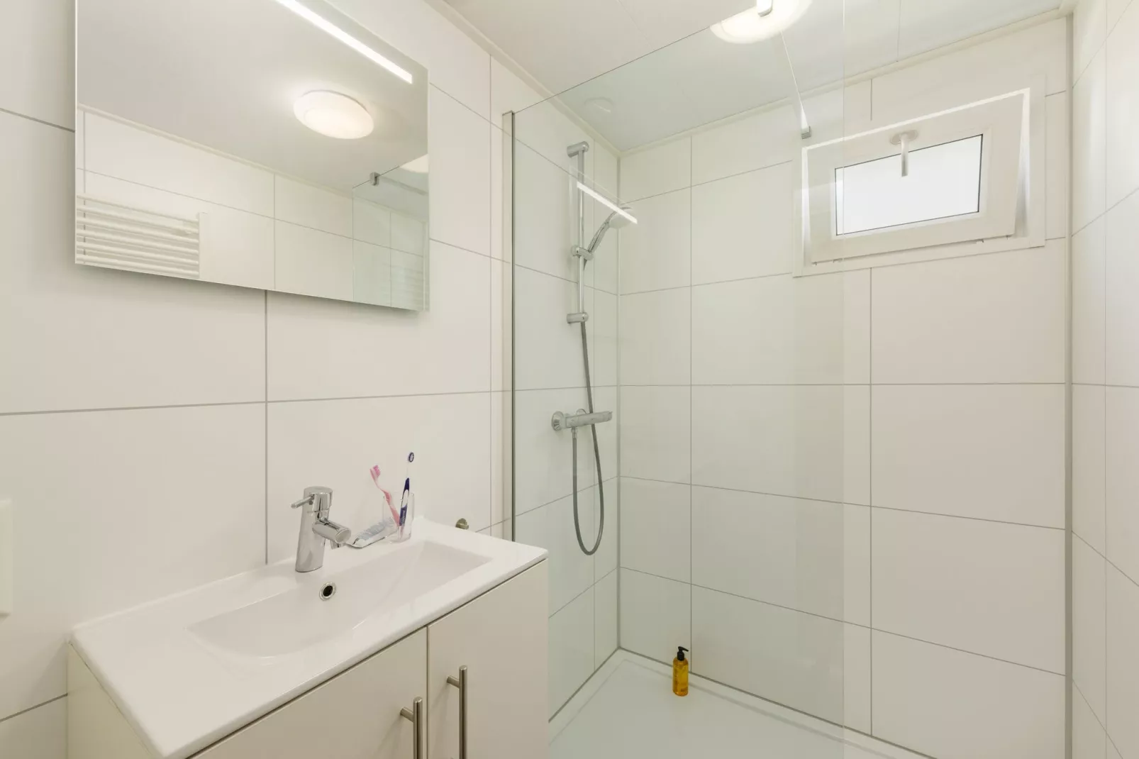 Vakantiepark Kijkduin 11-Bathroom