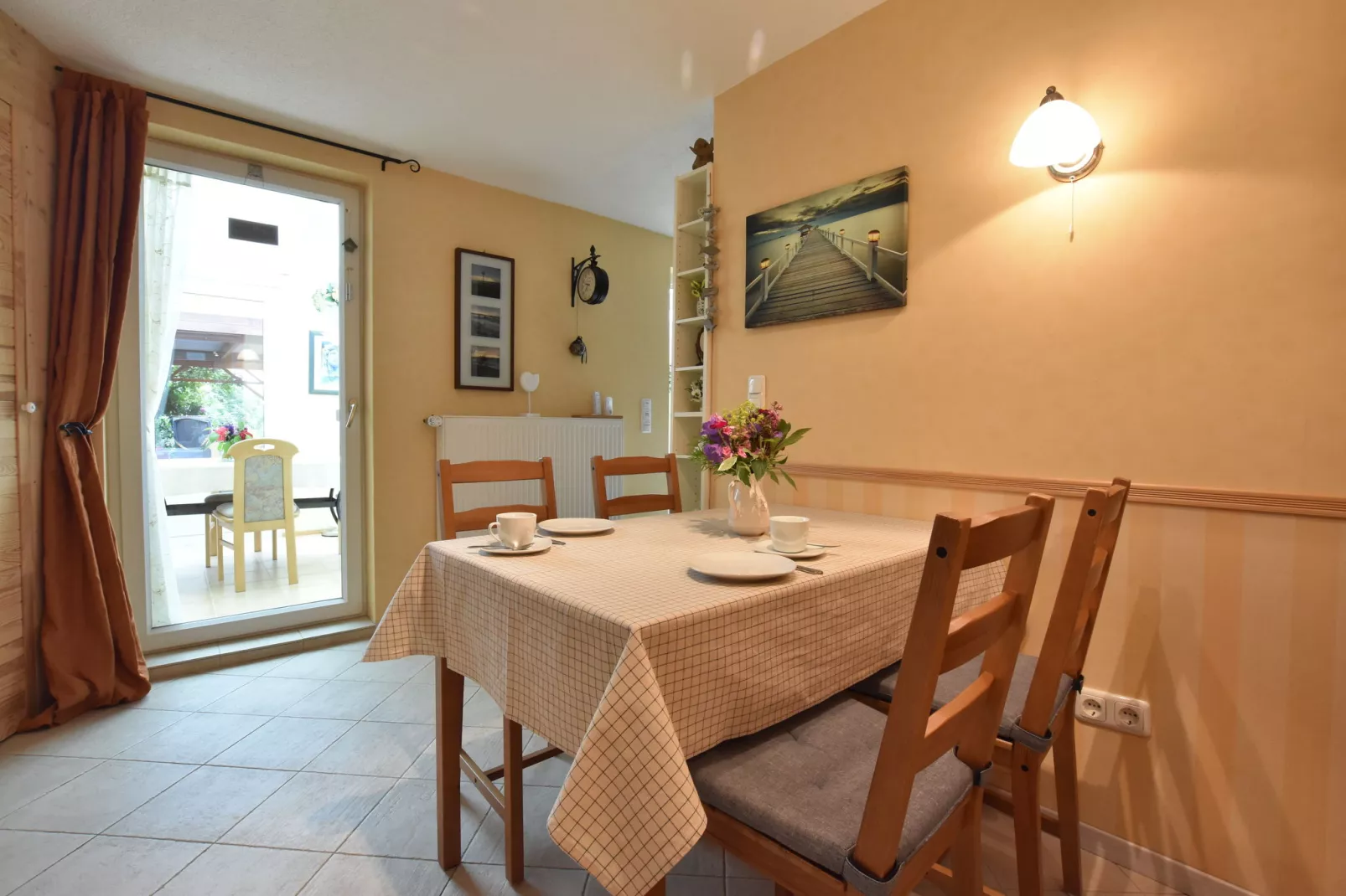 Am Ostsee Radweg-Dining room