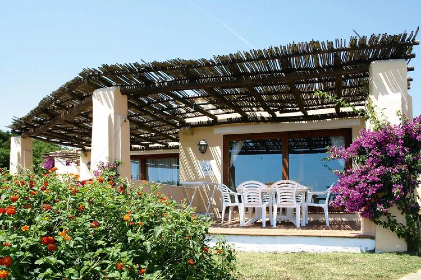 Holiday residence Sea Villas Stintino-Villa 8 ESCL mit Privatpool-Außenbereich Sommer