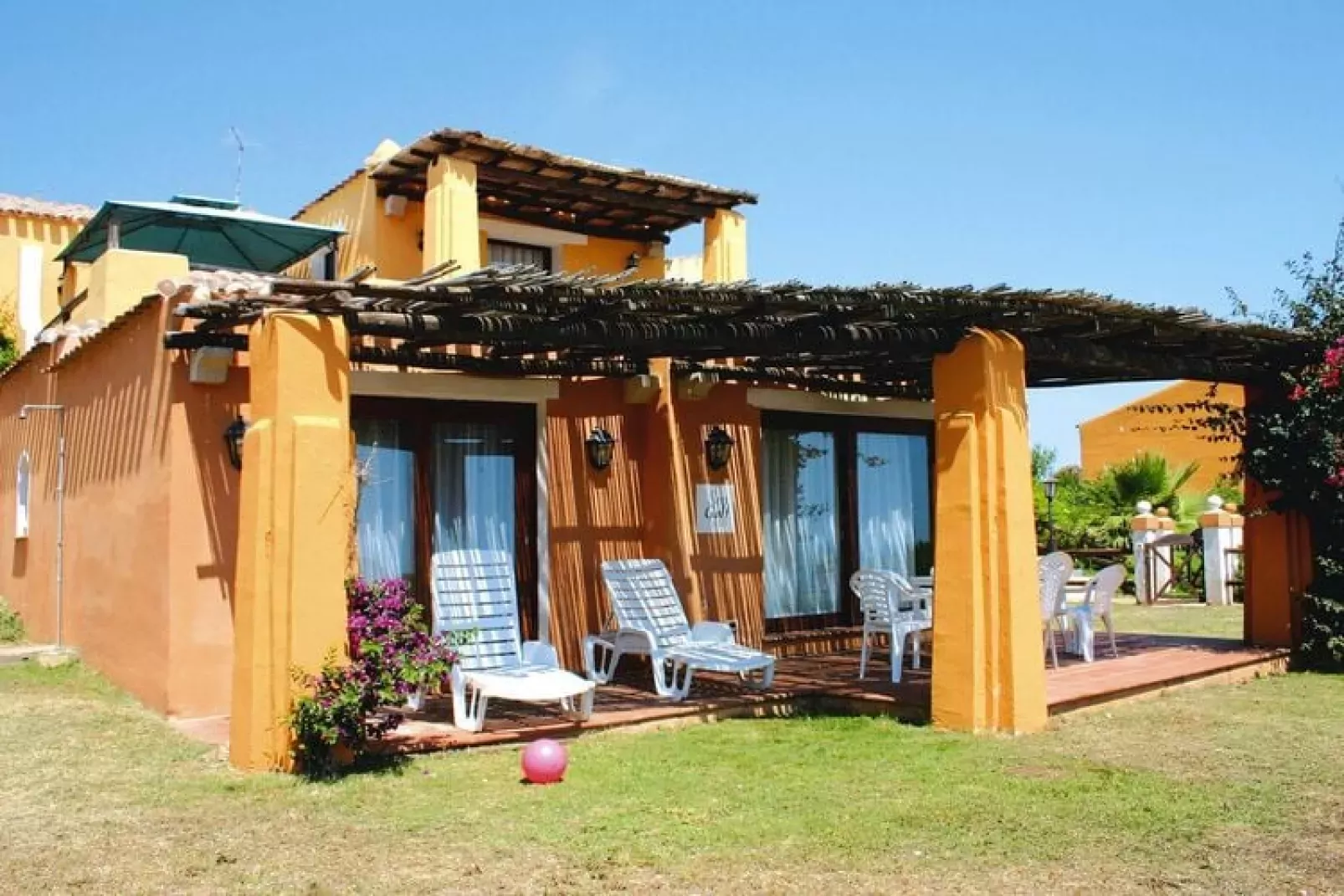 Holiday residence Sea Villas Stintino-Villa 8 ESCL mit Privatpool-Außenbereich Sommer