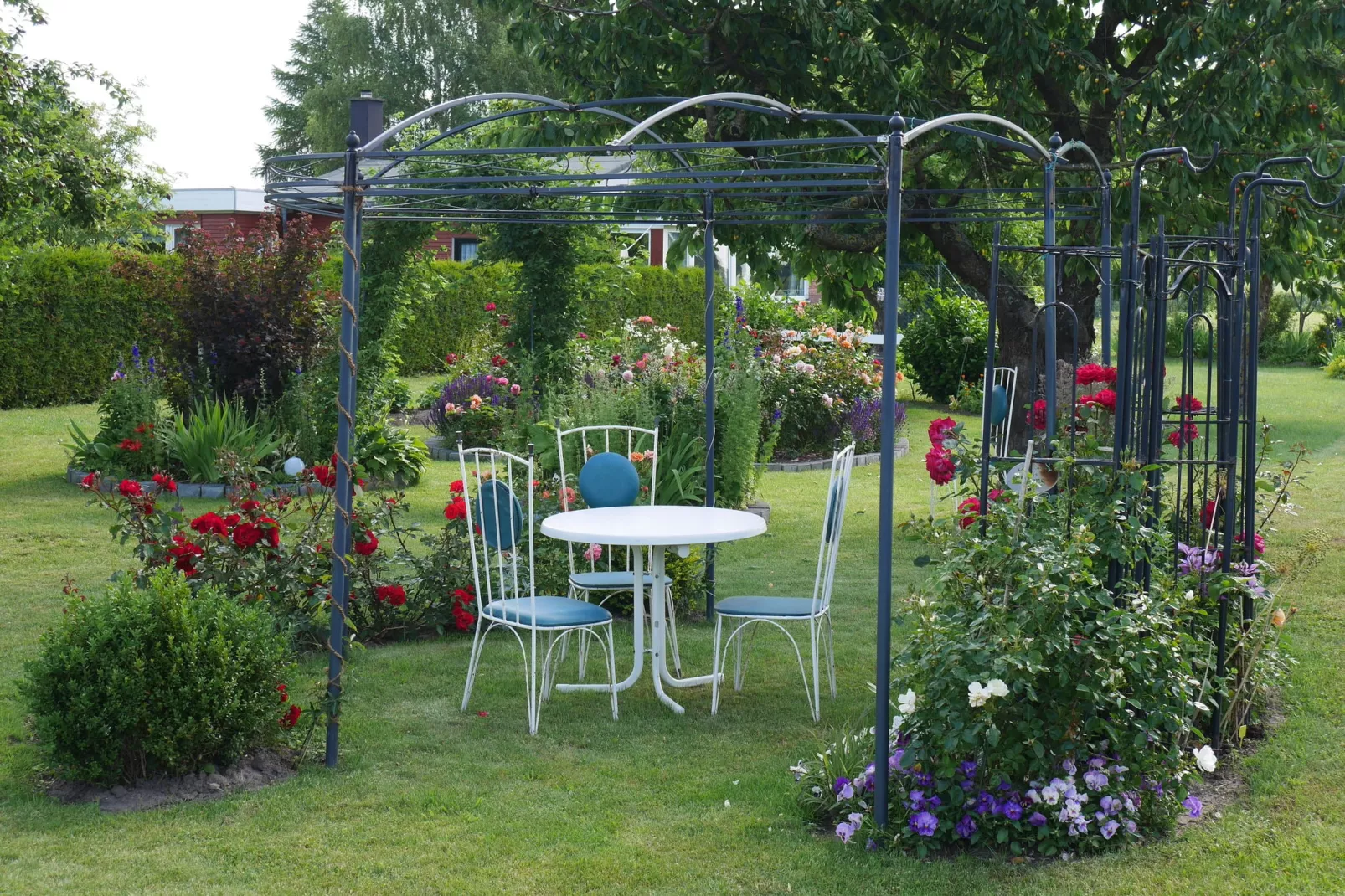 Am Ostsee Radweg-Gardens summer