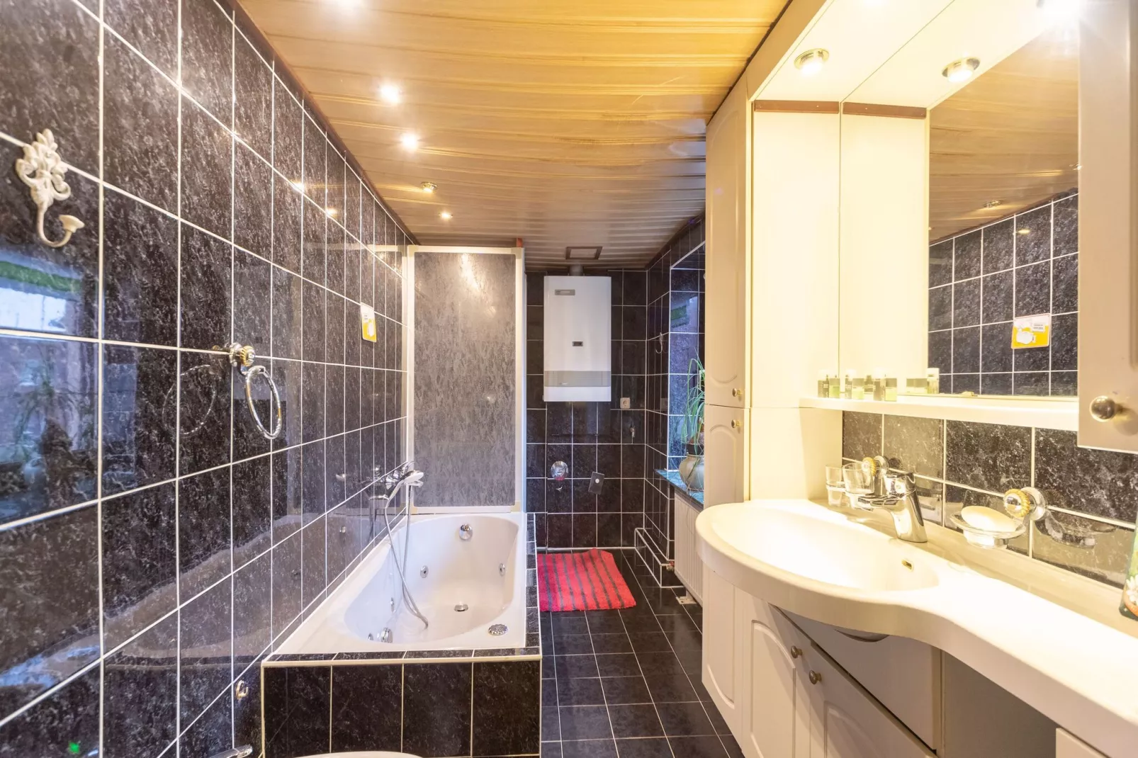Dachterrassenwohnung-Bathroom