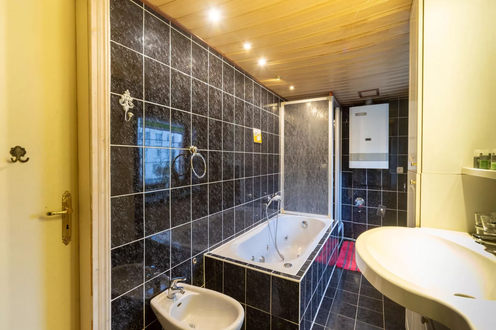Dachterrassenwohnung-Bathroom