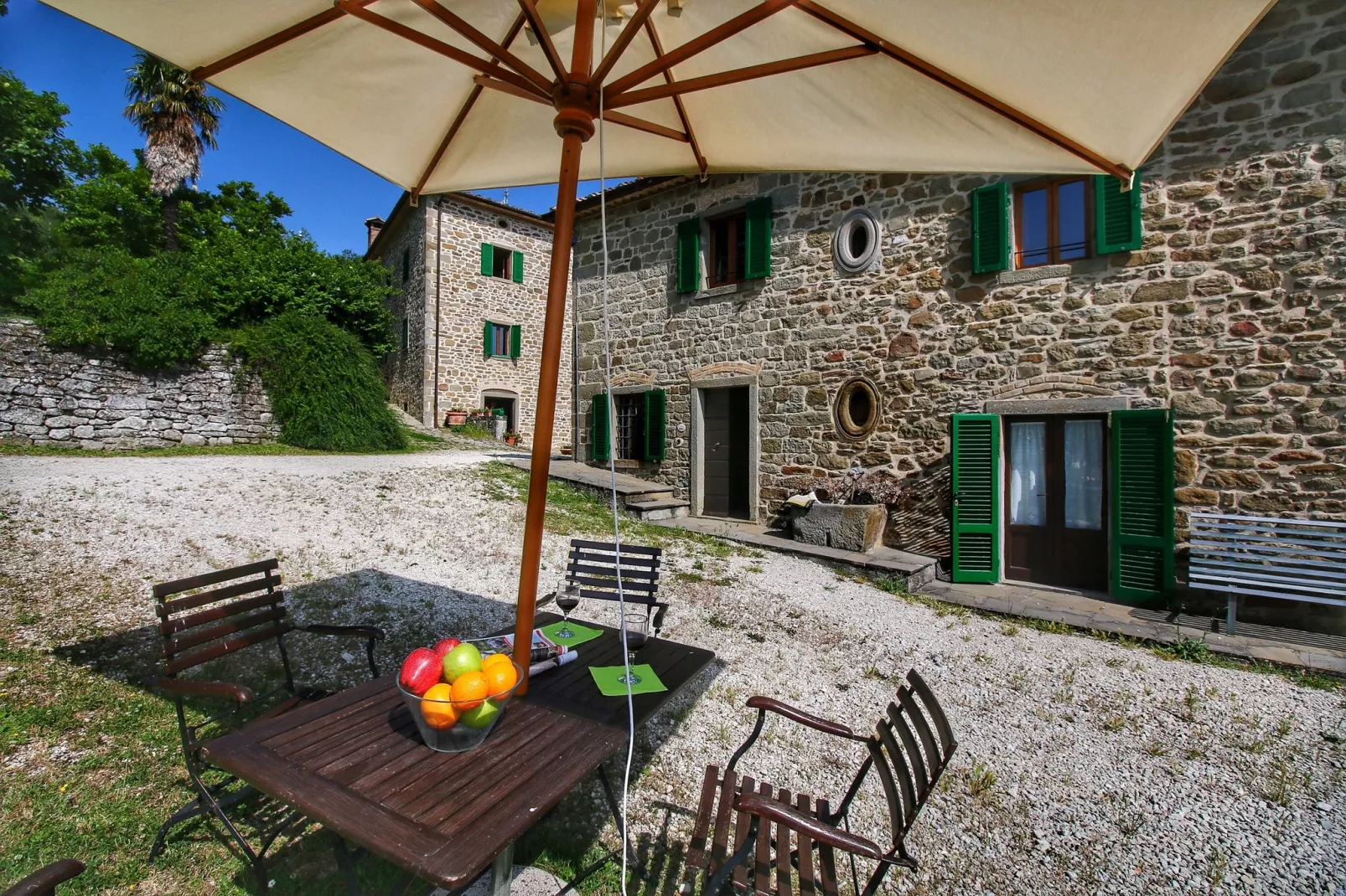 Casina-Außenbereich Sommer