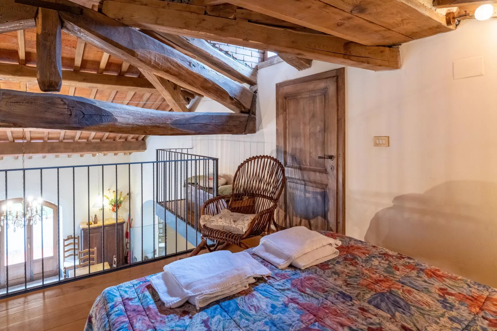 Casa Mirolago-Bedroom