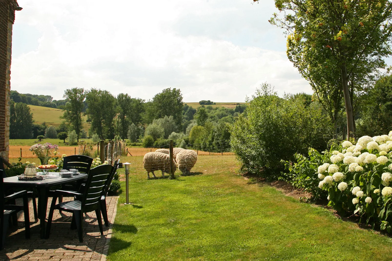 Hoeve in gunne winkel 1 en 2-Gardens summer