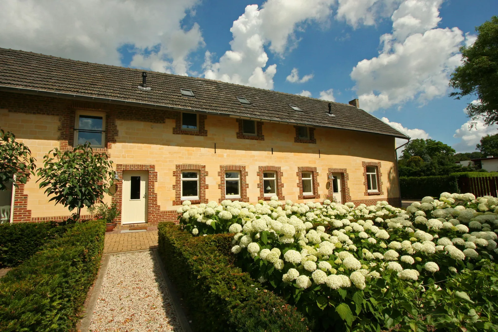 Hoeve in gunne winkel 1 en 2-Exterior summer