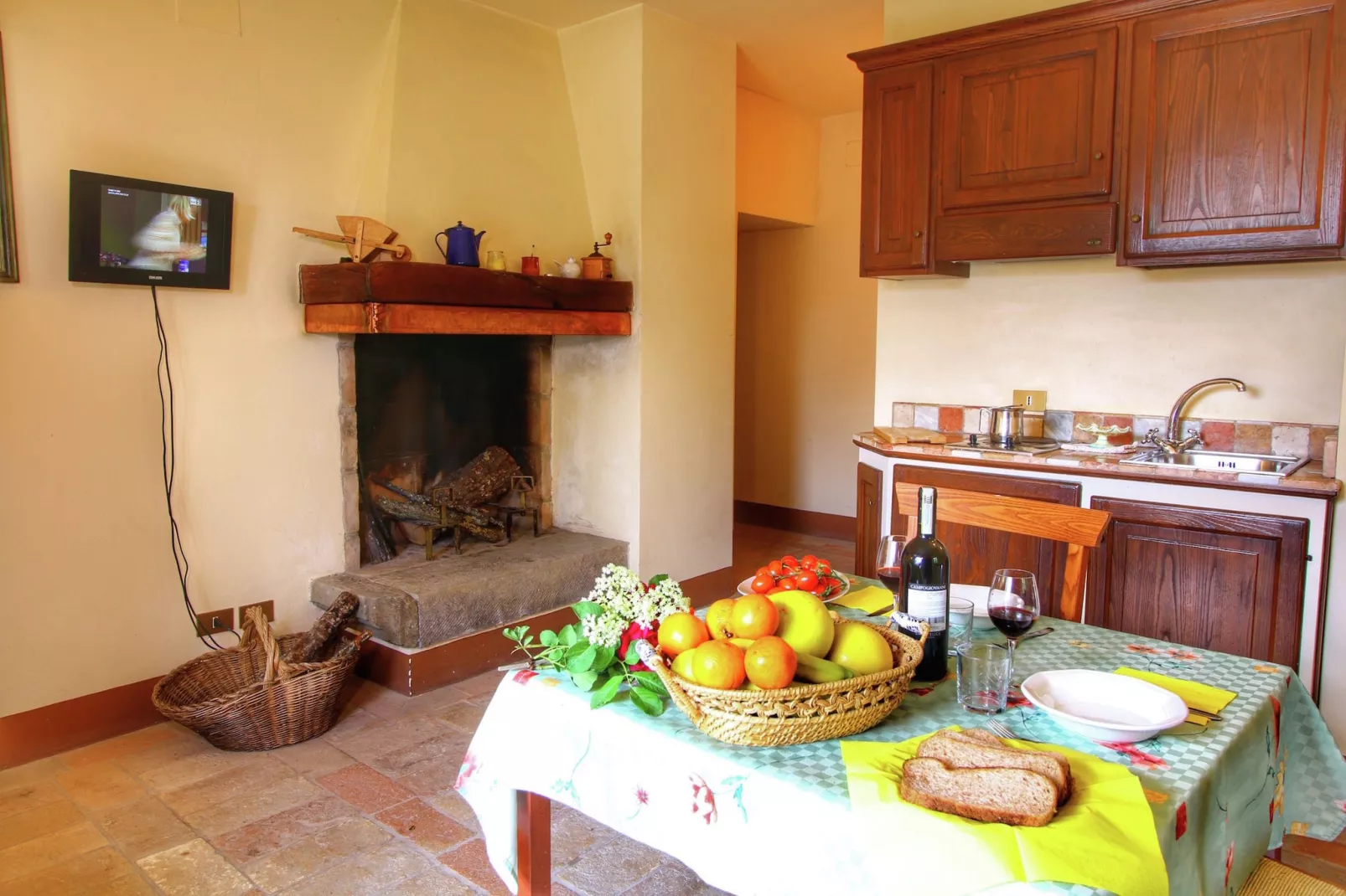 Casa Granaio-Dining room