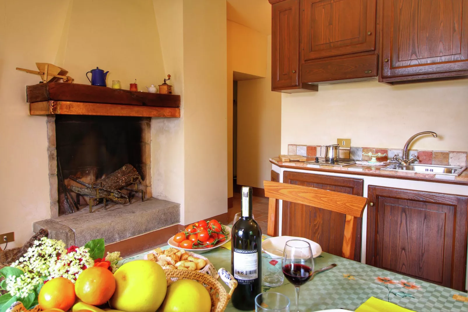Casa Granaio-Dining room