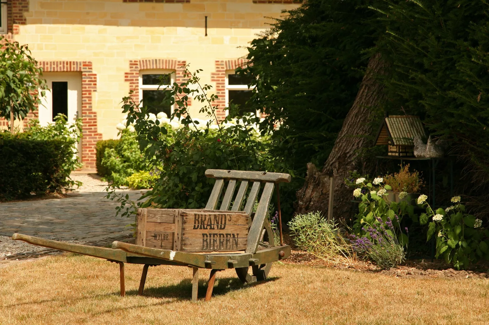 Hoeve in gunne winkel 1 en 2-Gardens summer