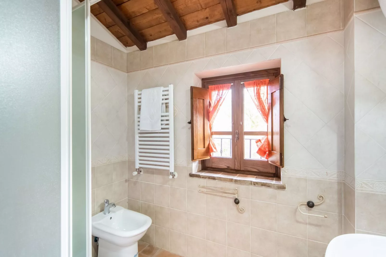 Essiccatoio Bianco-Bathroom