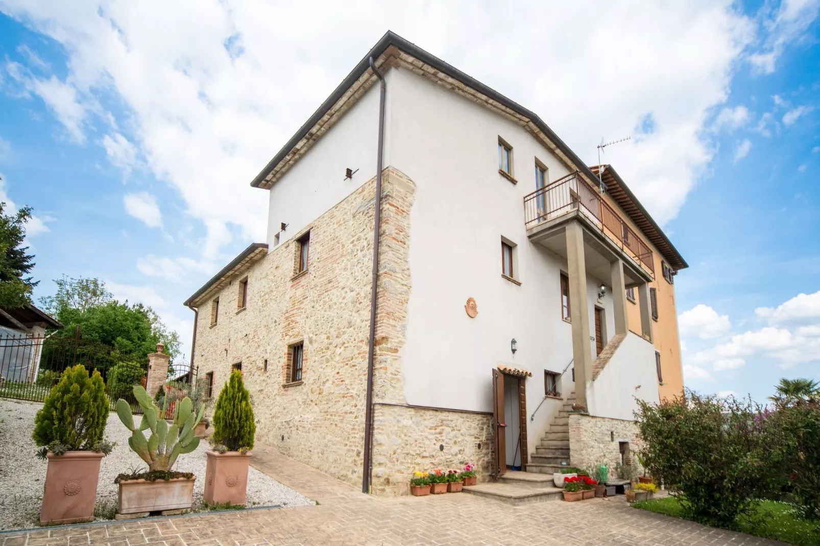 Stalla-Exterior summer