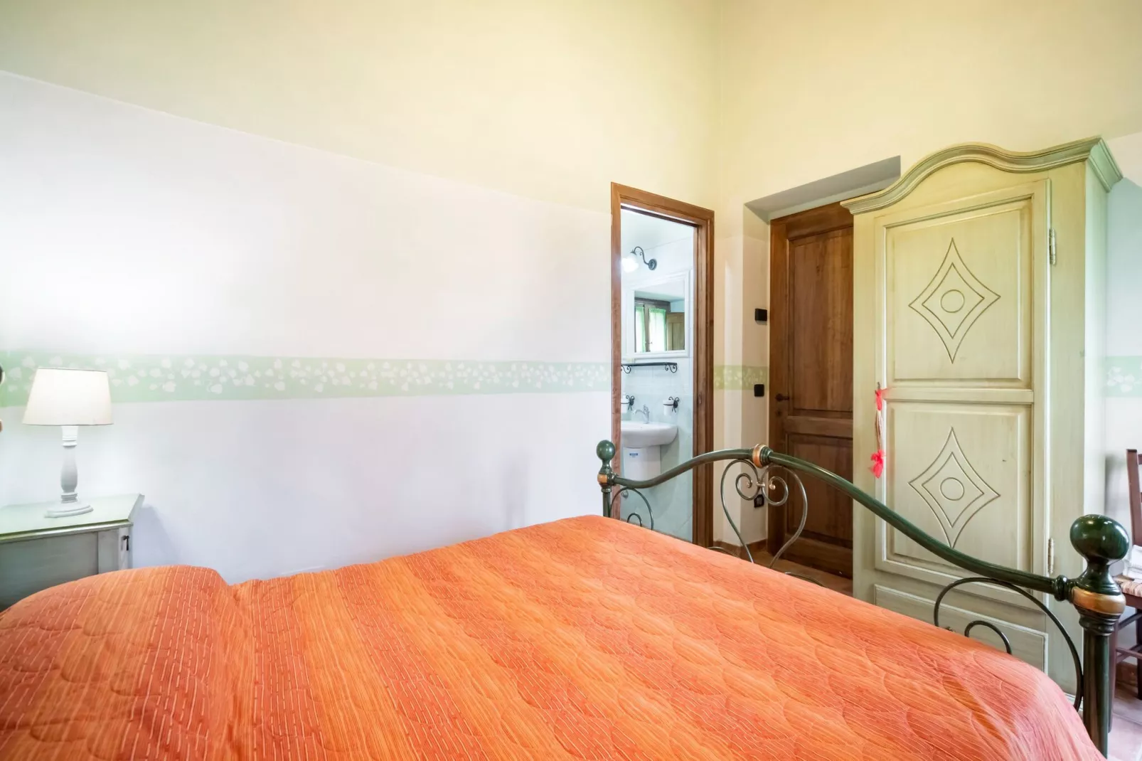 Stalla-Bedroom