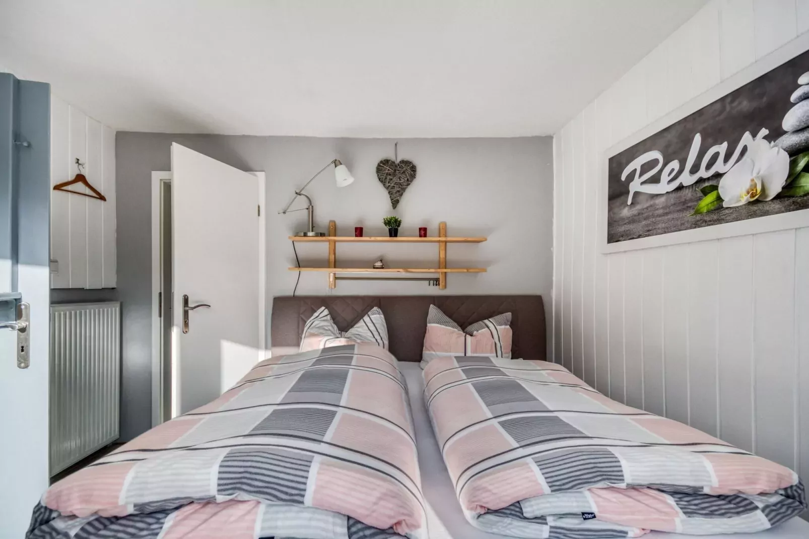 Albert-Bedroom