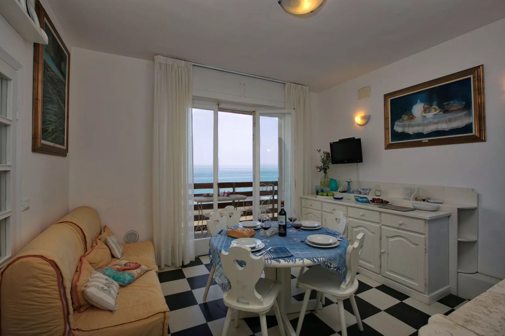 Vistamare Nautilus-Living room