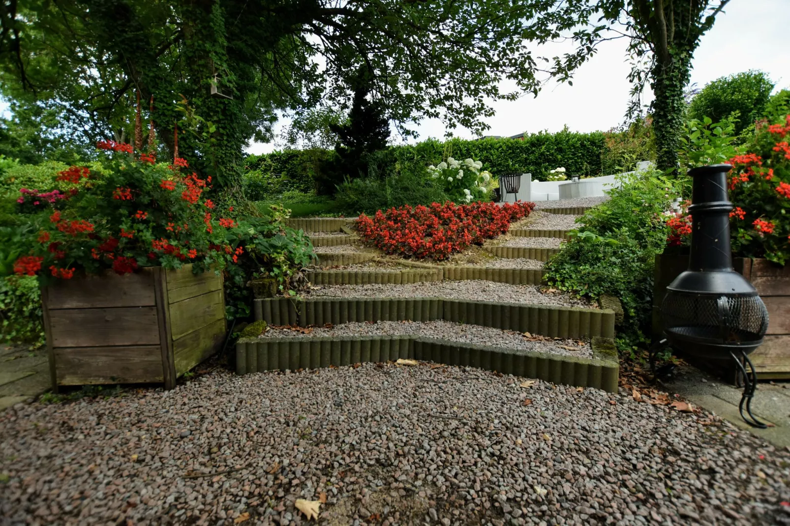 Geulhuisje II-Gardens summer