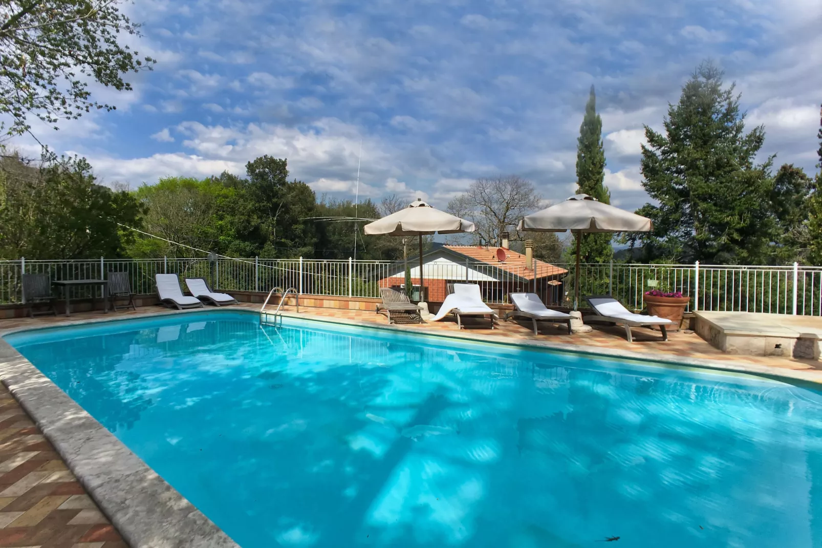 Sassetta Castagno-Pool