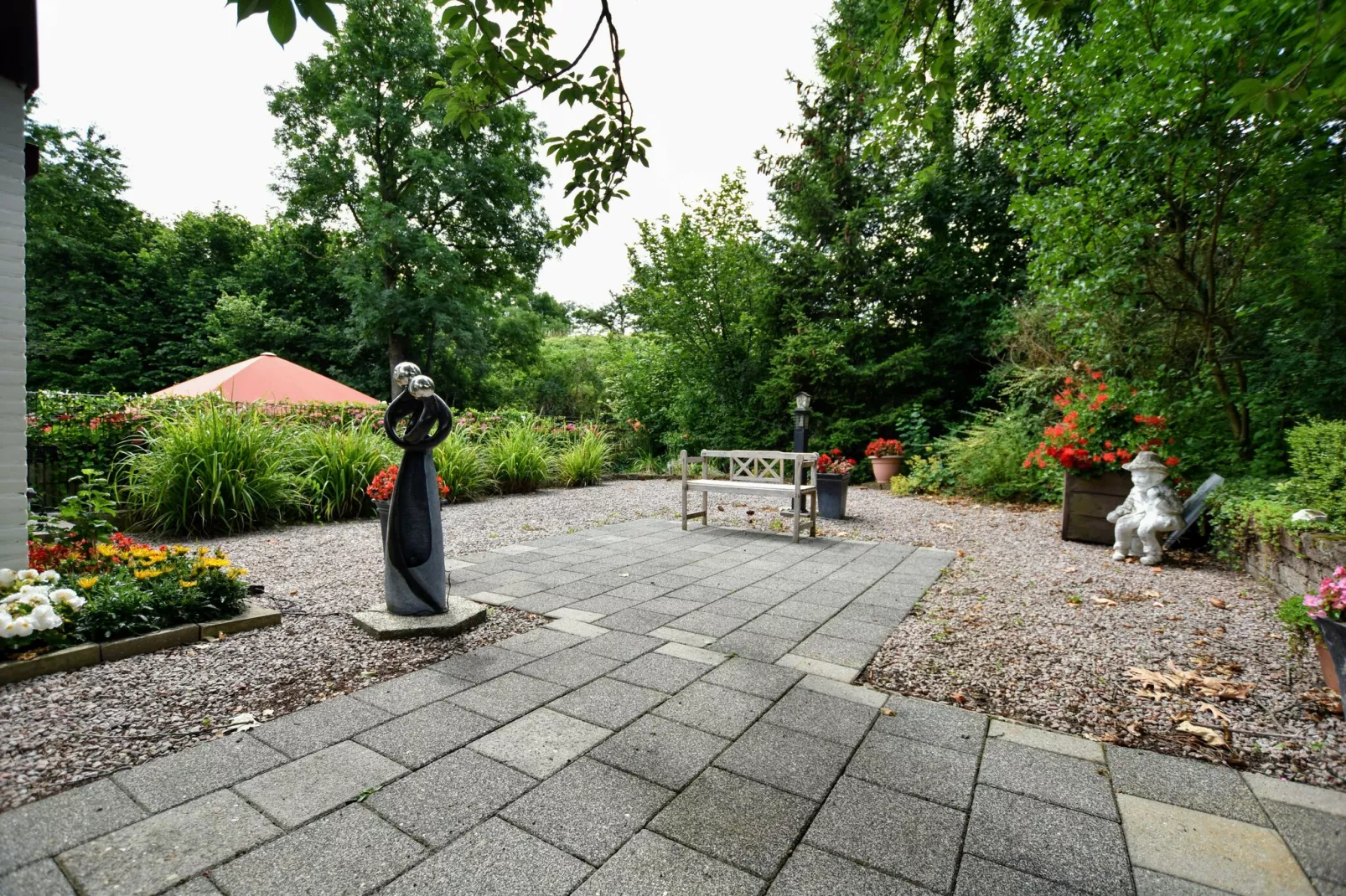 Geulhuisje II-Gardens summer