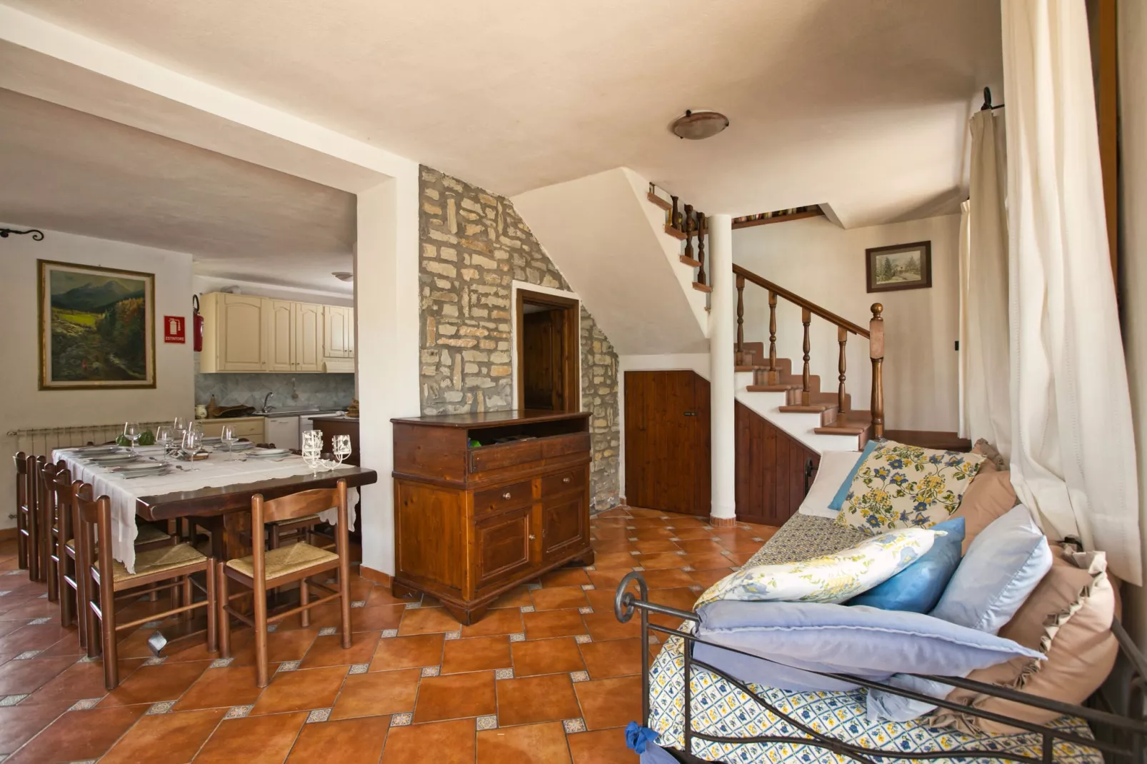 Sassetta Castagno-Living room