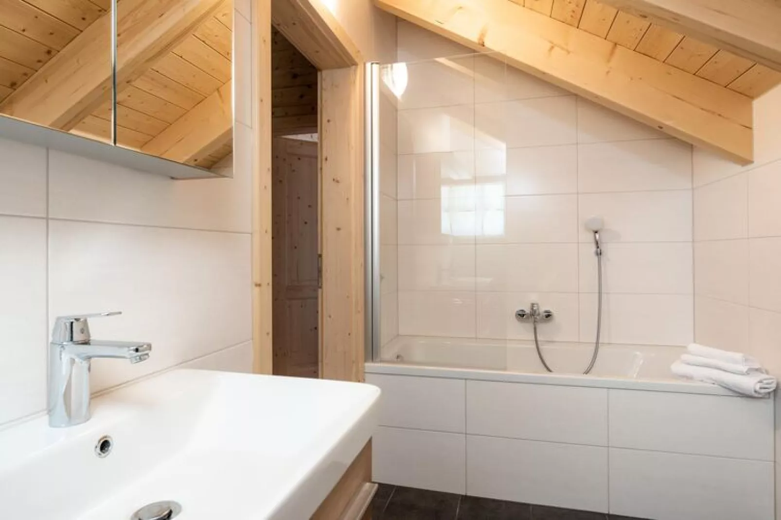 Koralpe - Enzian/Almrausch-Bathroom