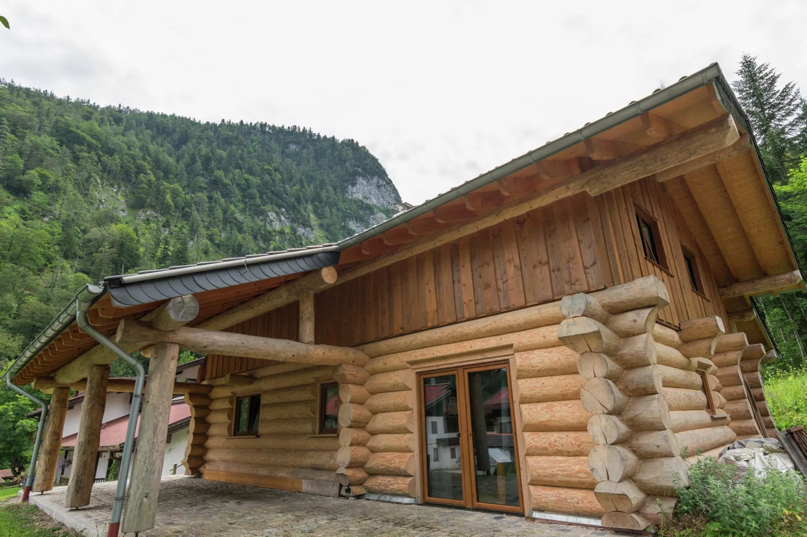 Haus in den Alpen-Exterior summer