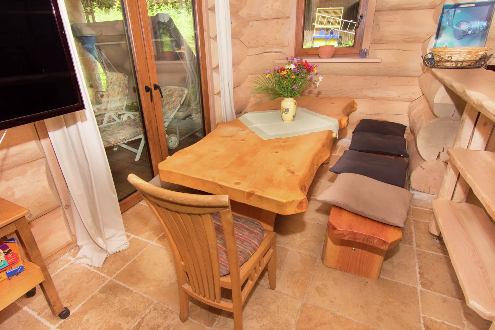 Haus in den Alpen-Living room