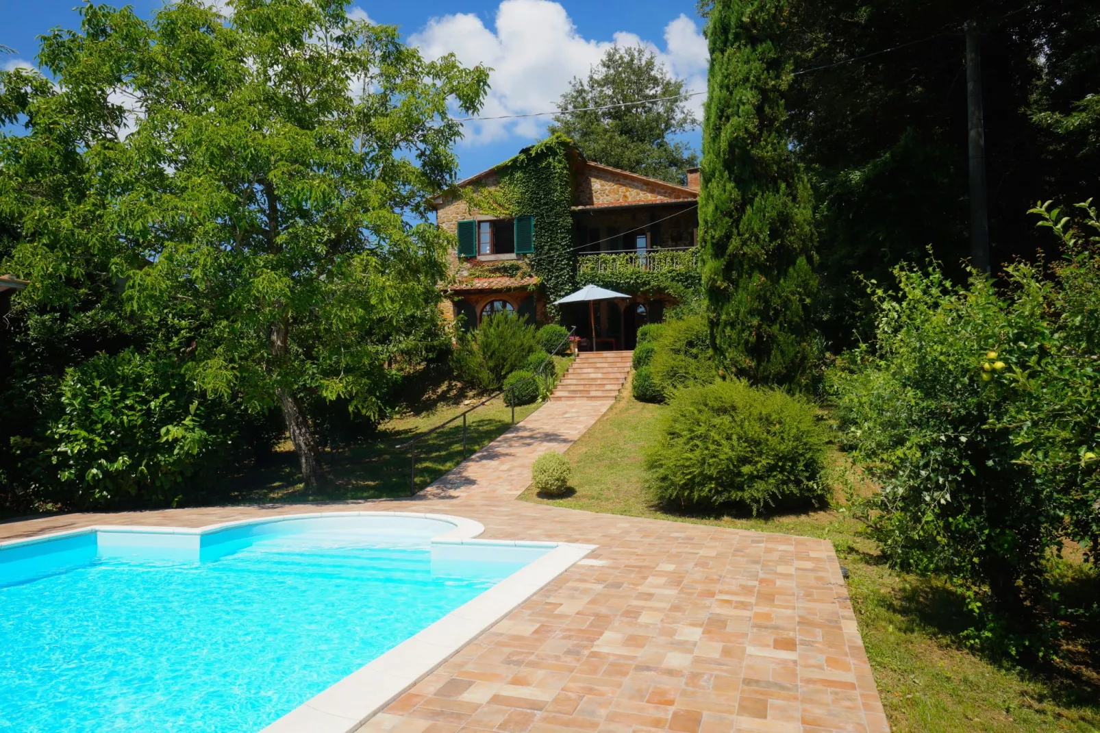 Santa Fiora-Exterior summer