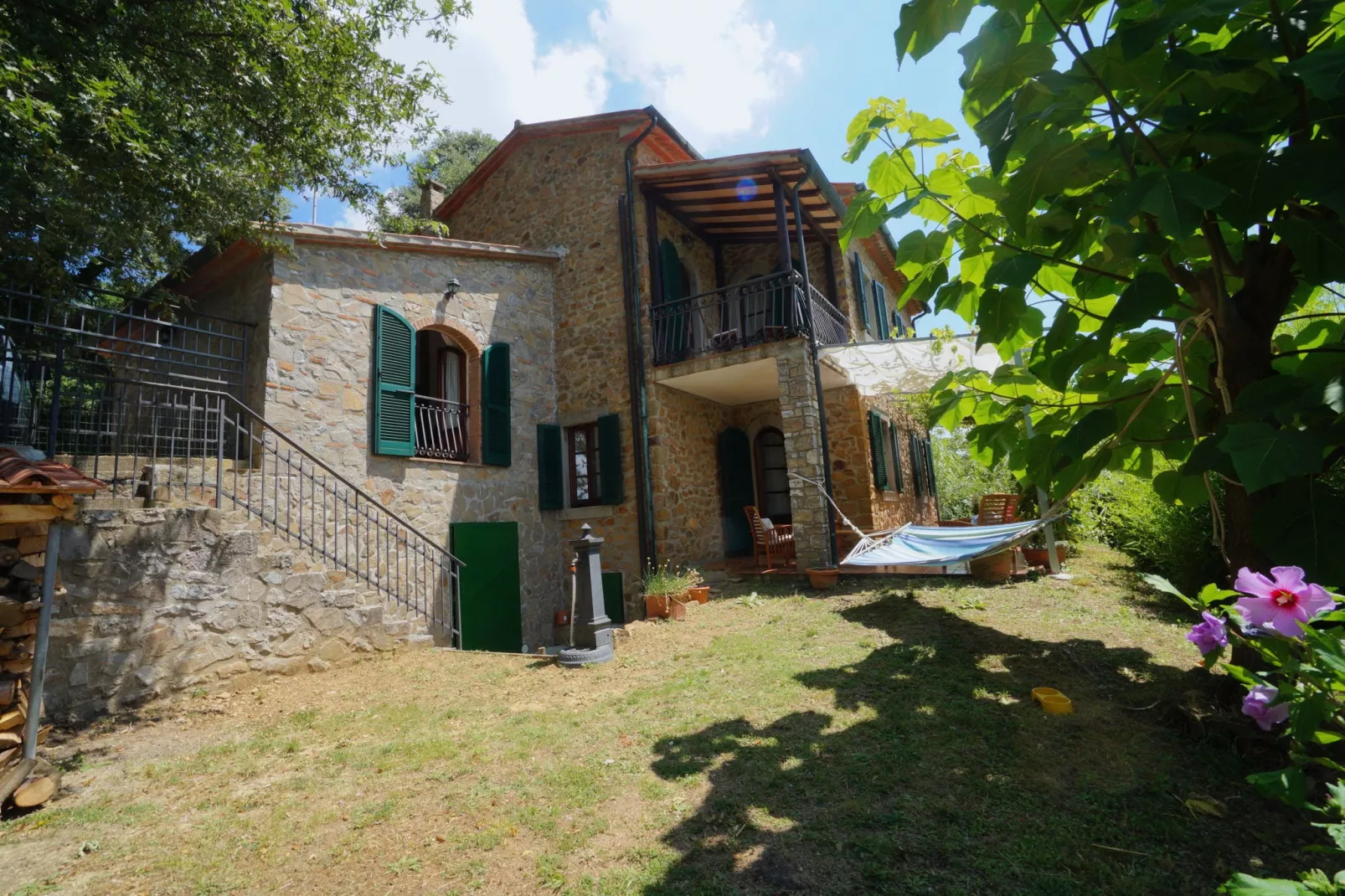 Santa Fiora-Exterior summer