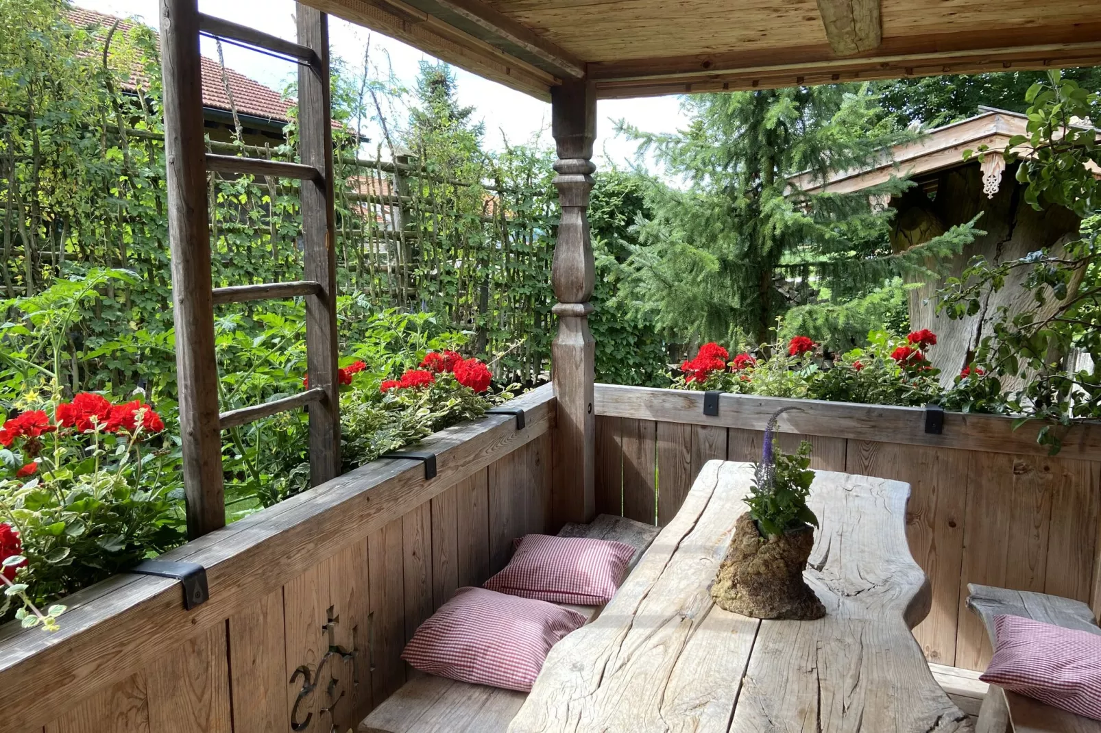 Almhütte-Terrassenbalkon