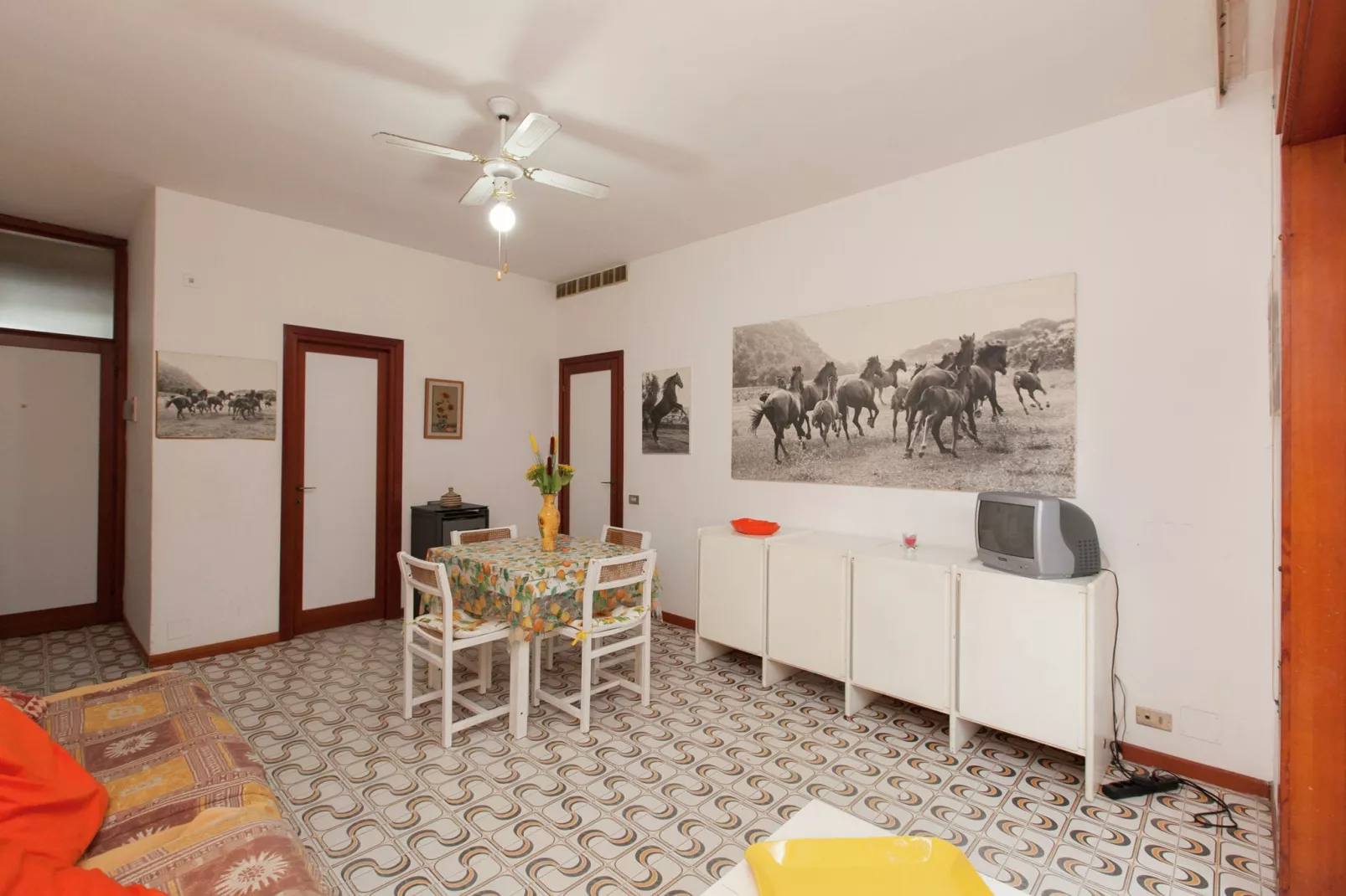 Il Girasole-Living room