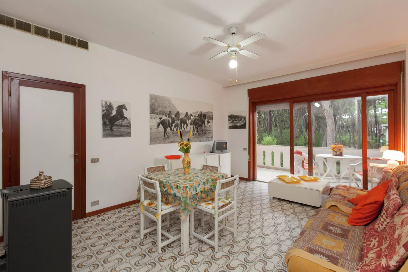 Il Girasole-Living room