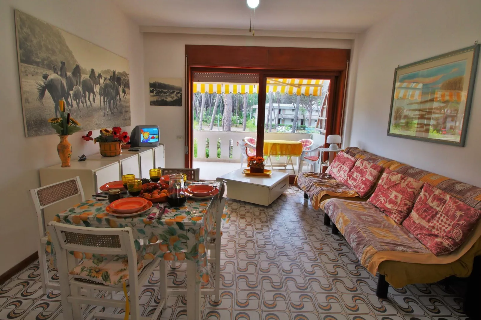Il Girasole-Living room