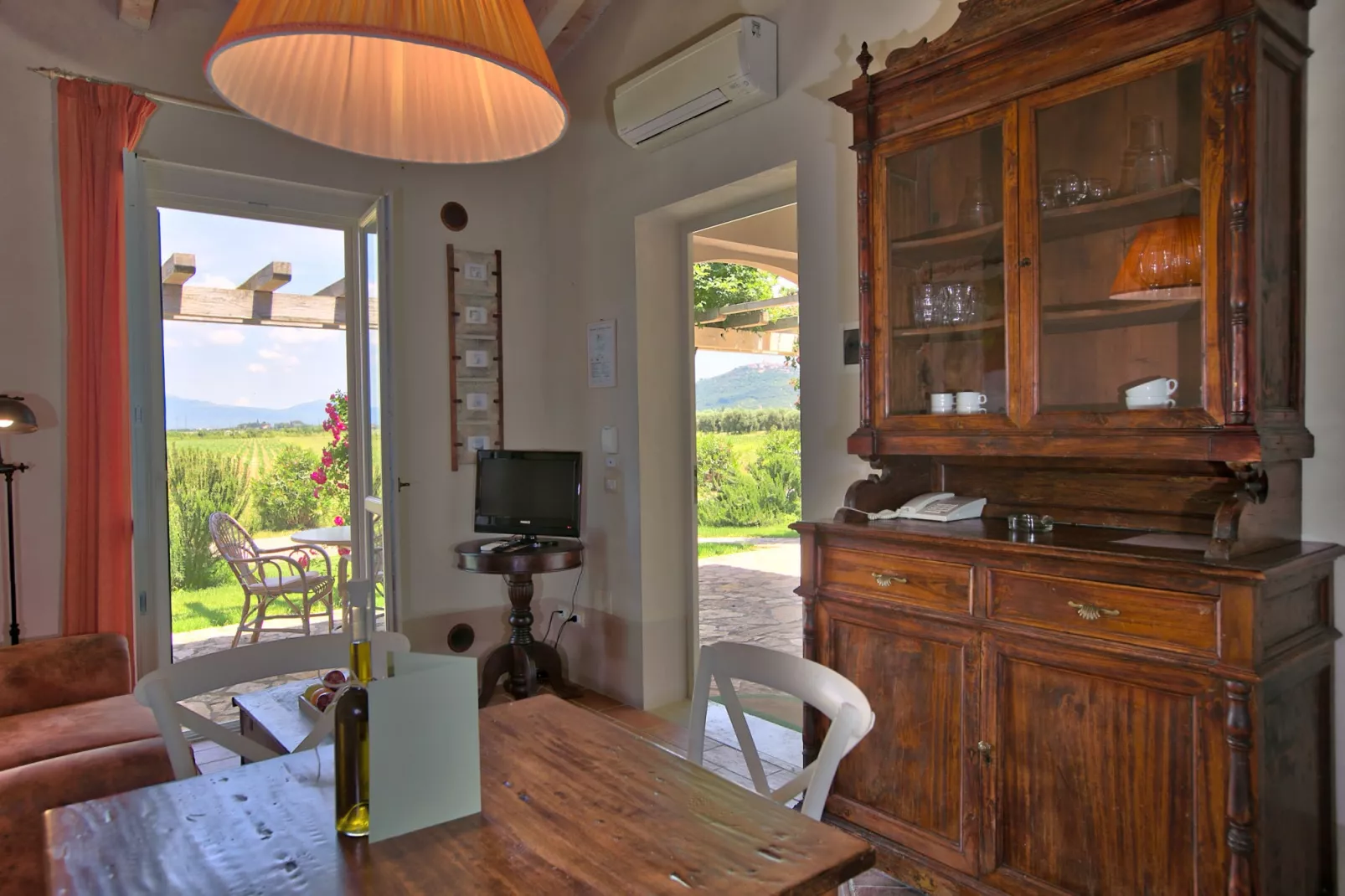 Bozzone Arancio-Living room