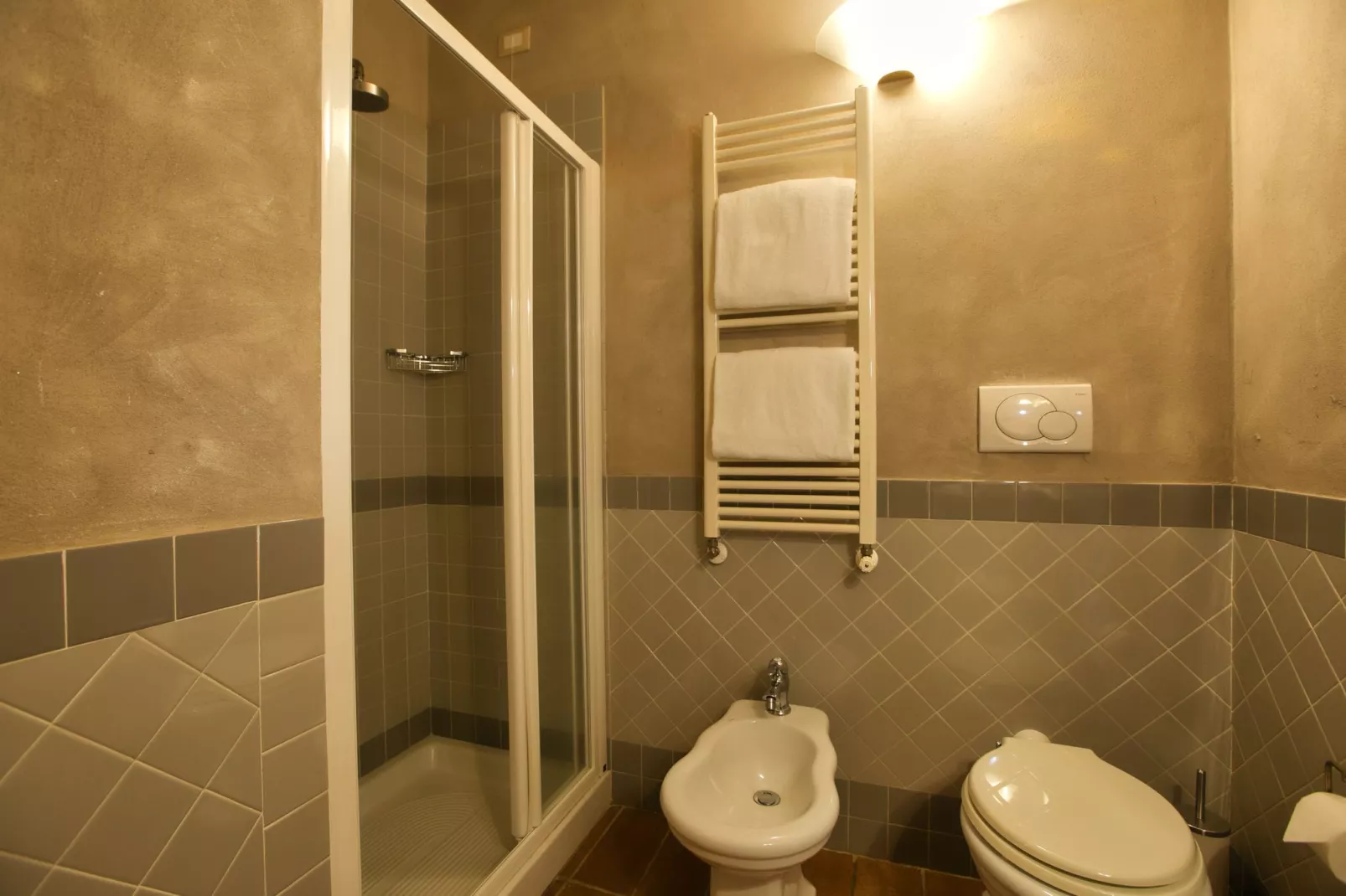 Bozzone Arancio-Bathroom