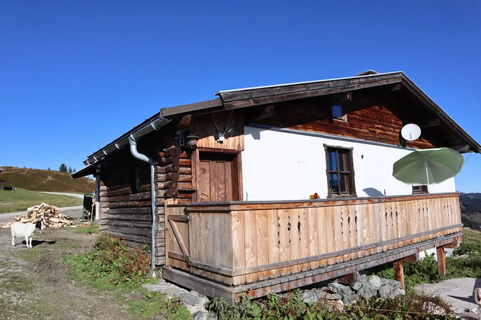 Almhütte Gipfelblick-Exterior summer