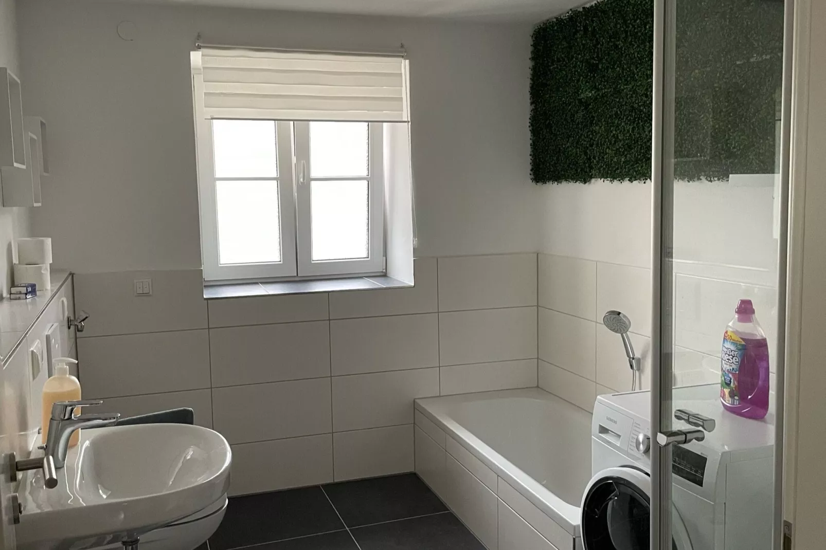 Ferienwohnung Haunsheim links-Badezimmer