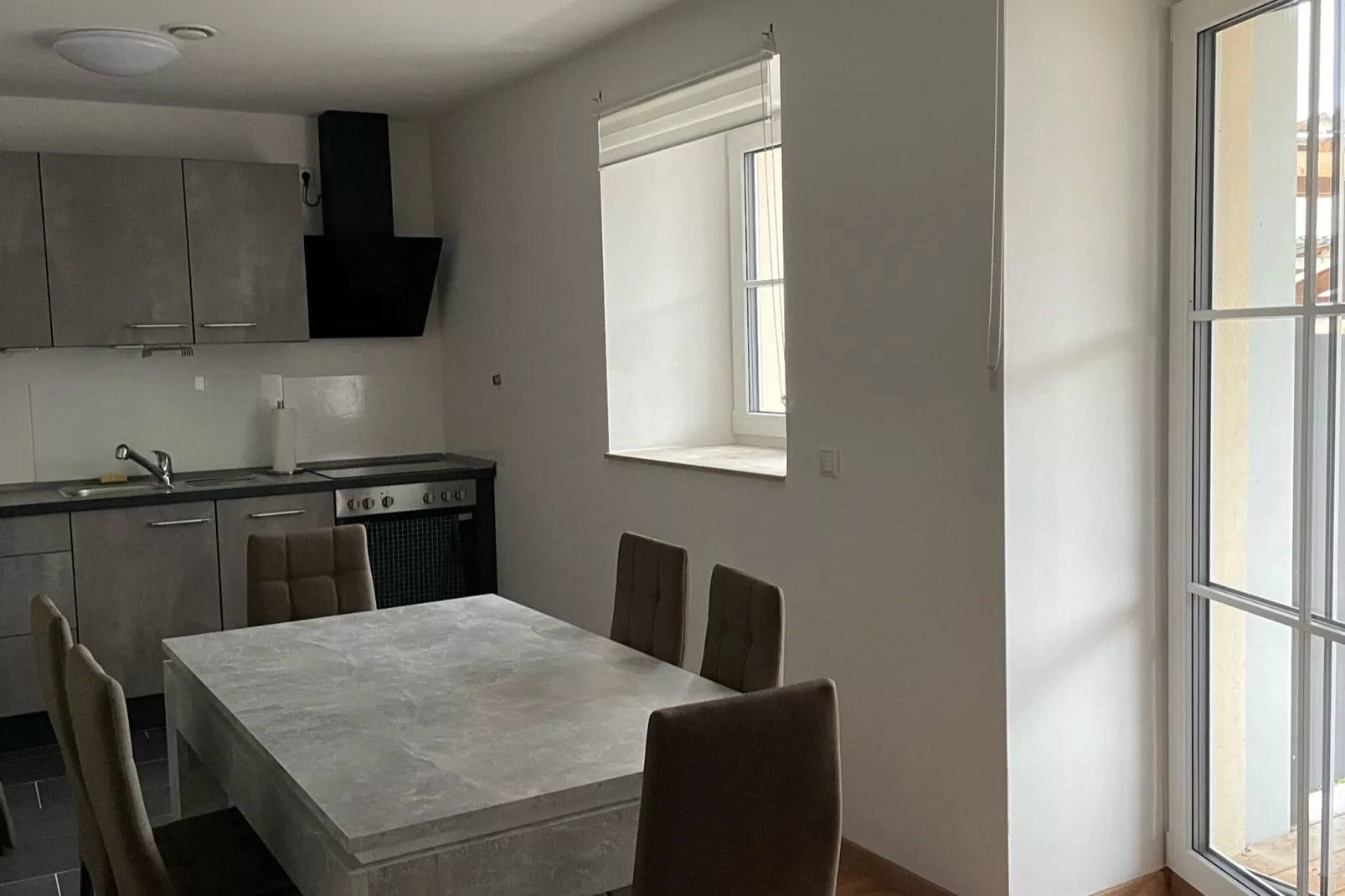 Ferienwohnung Haunsheim links-Esszimmer