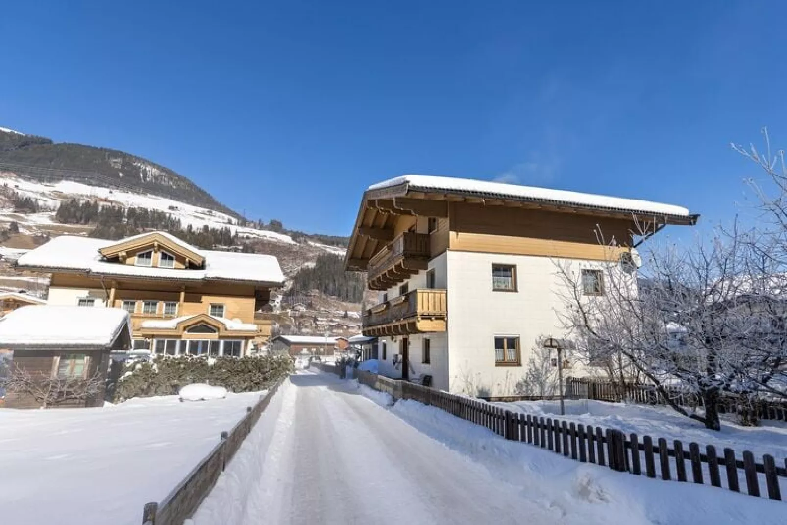 Ferienwohnungen Johann und Eva-Exterior winter
