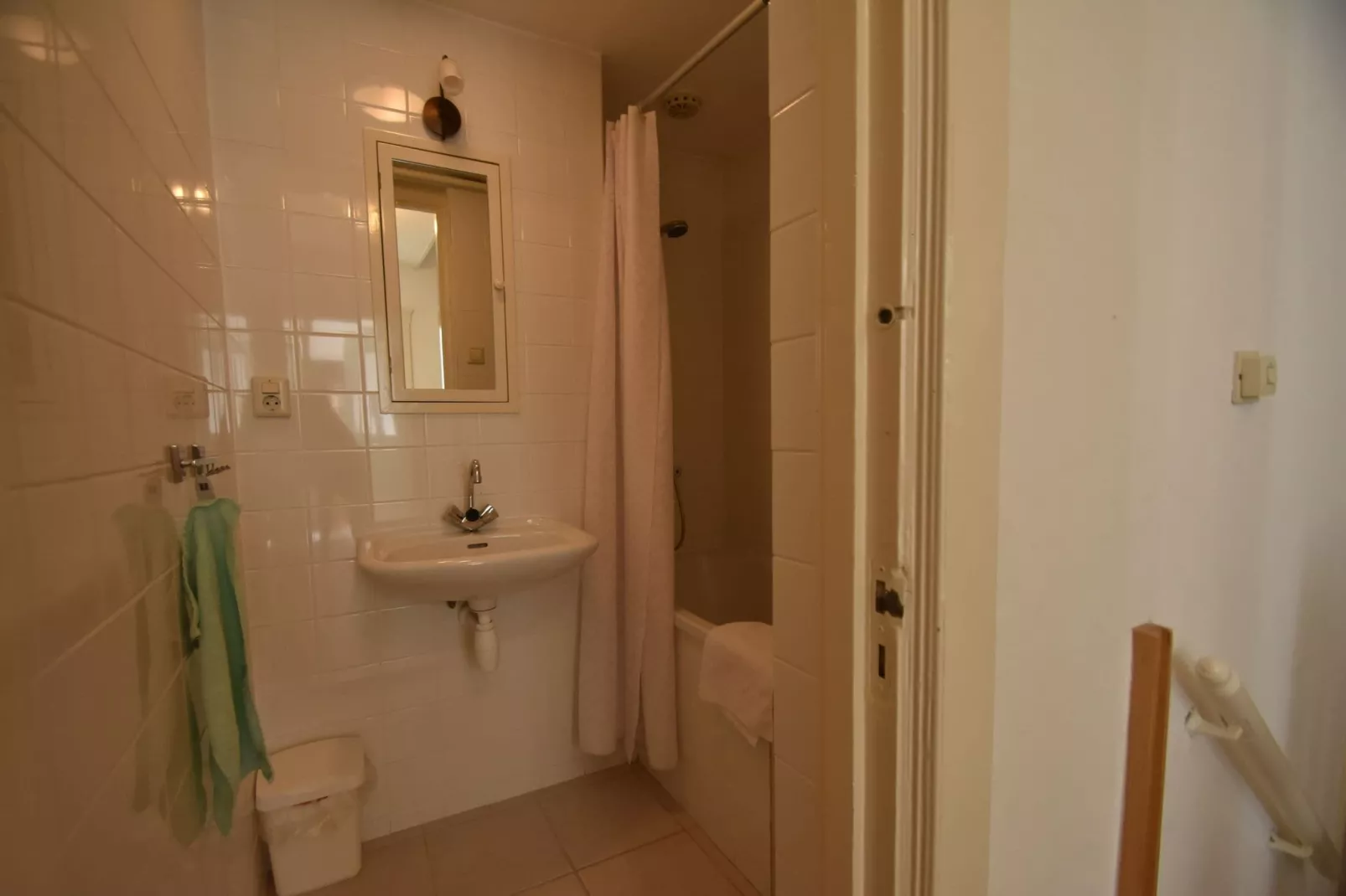 Huize Glory Turkoois-Bathroom
