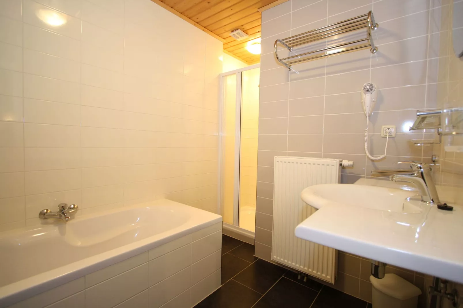 Apartment Blick am Mur-Bathroom