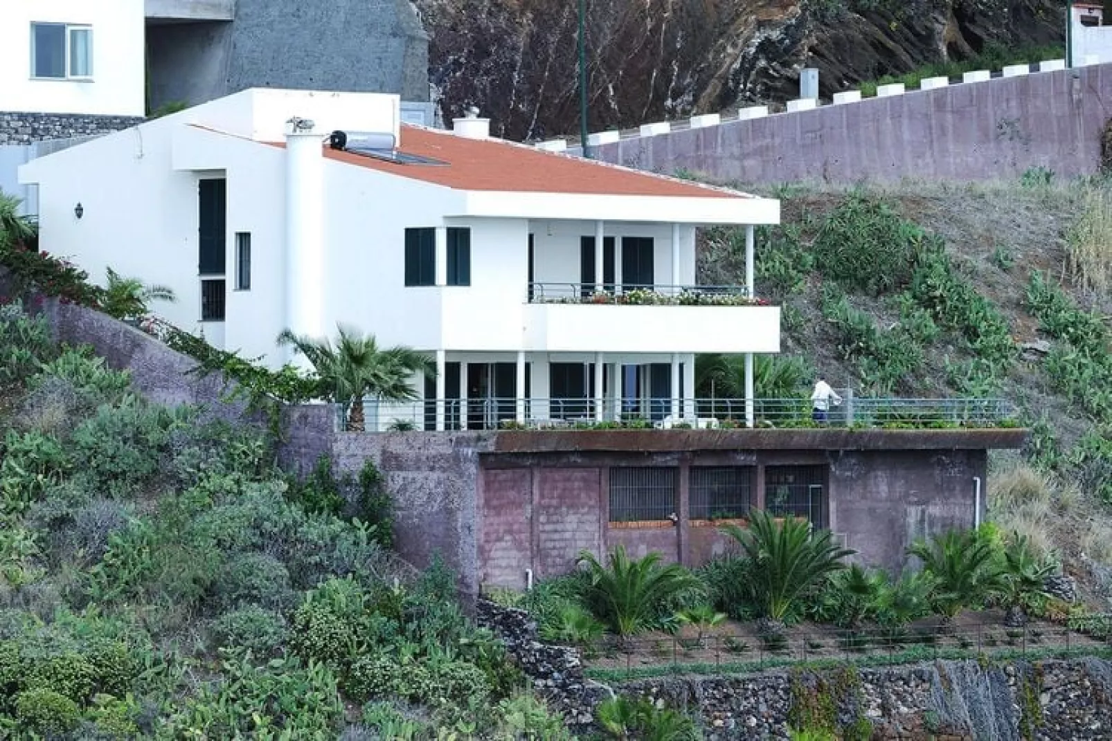 Villa in Caniço-Exterior summer