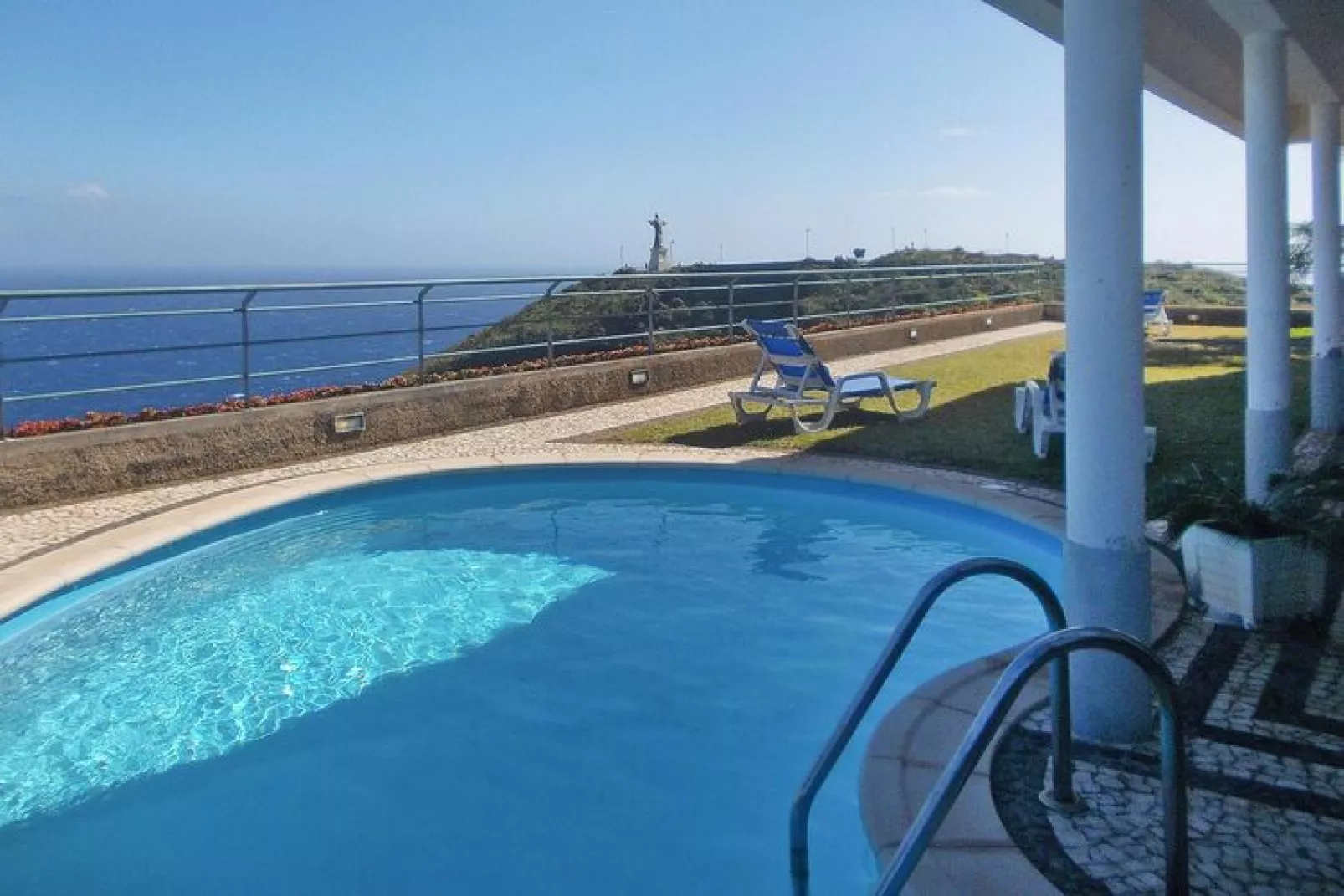 Villa in Caniço-Pool