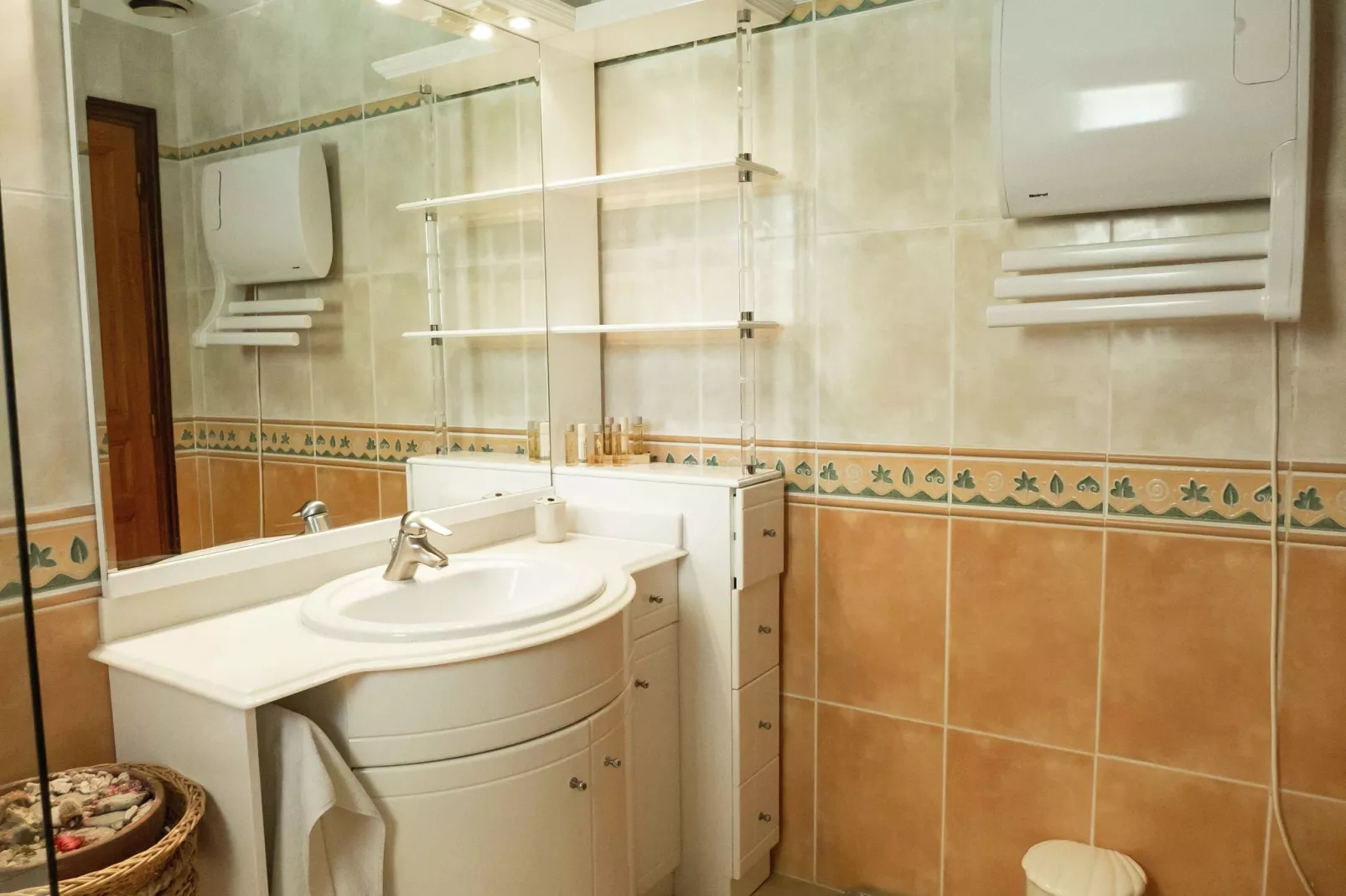 Narbonne-Bathroom