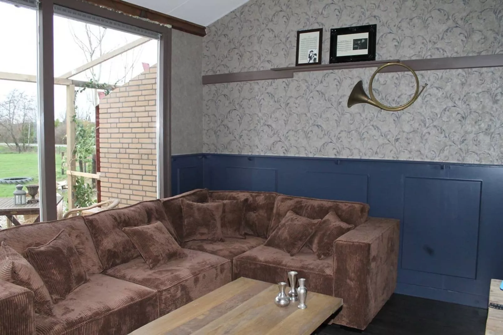 Het Café-Living room